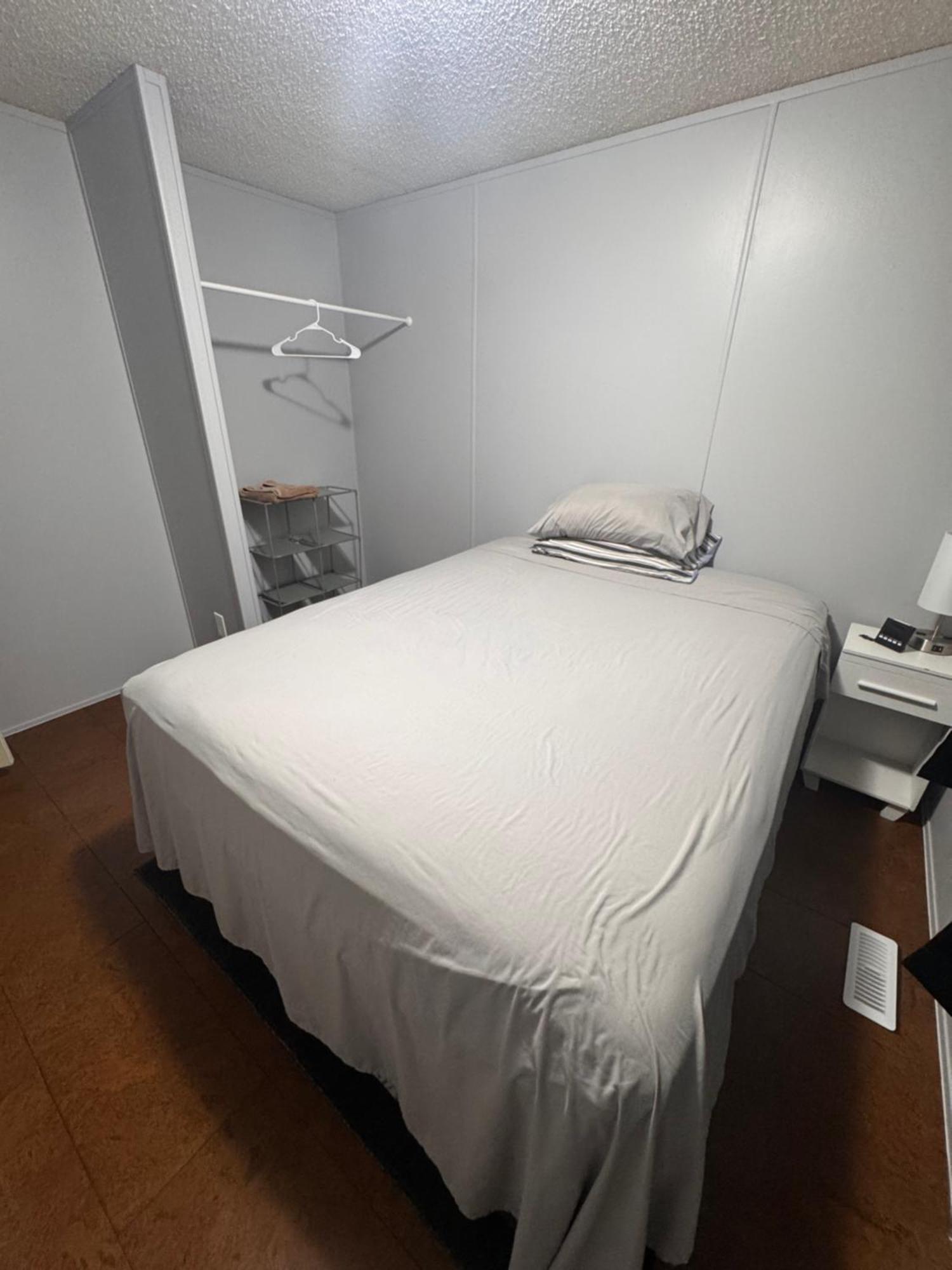 Ranny'S Private Rooms Calgary Ngoại thất bức ảnh
